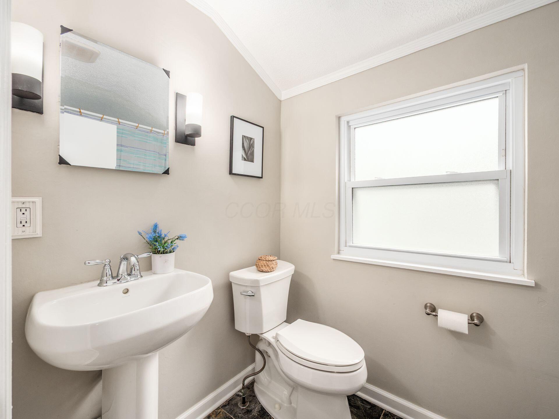 2569 Chester Road Upper Arlington, OH 43221 - Photo 20 of 52 Primary Bath
