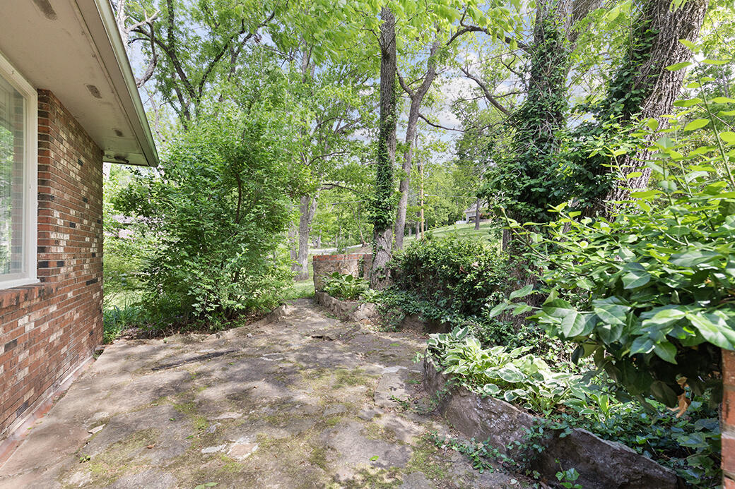 2615 East Melbourne Road Springfield, MO 65804 - Photo 6 of 71 3U5A2730