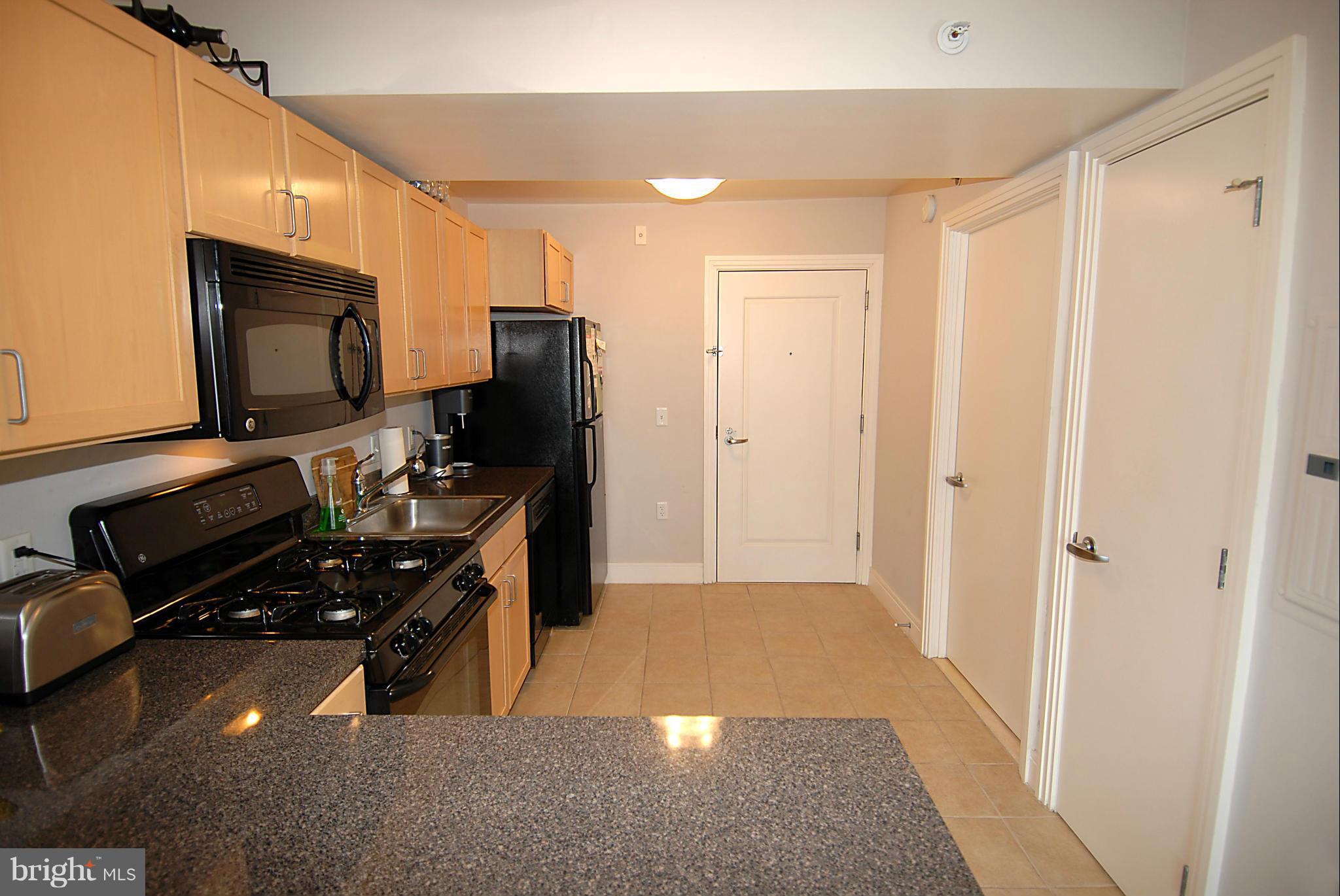 800 4th Street Southwest, Unit N606 Washington, DC 20024 - Photo 5 of 24 Kitchen