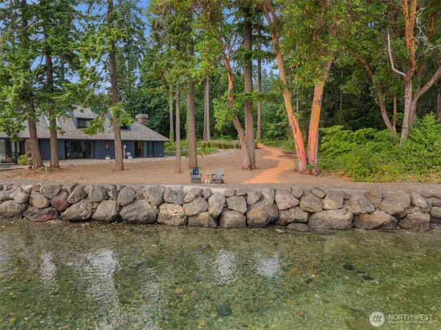 a view of a lake with houses