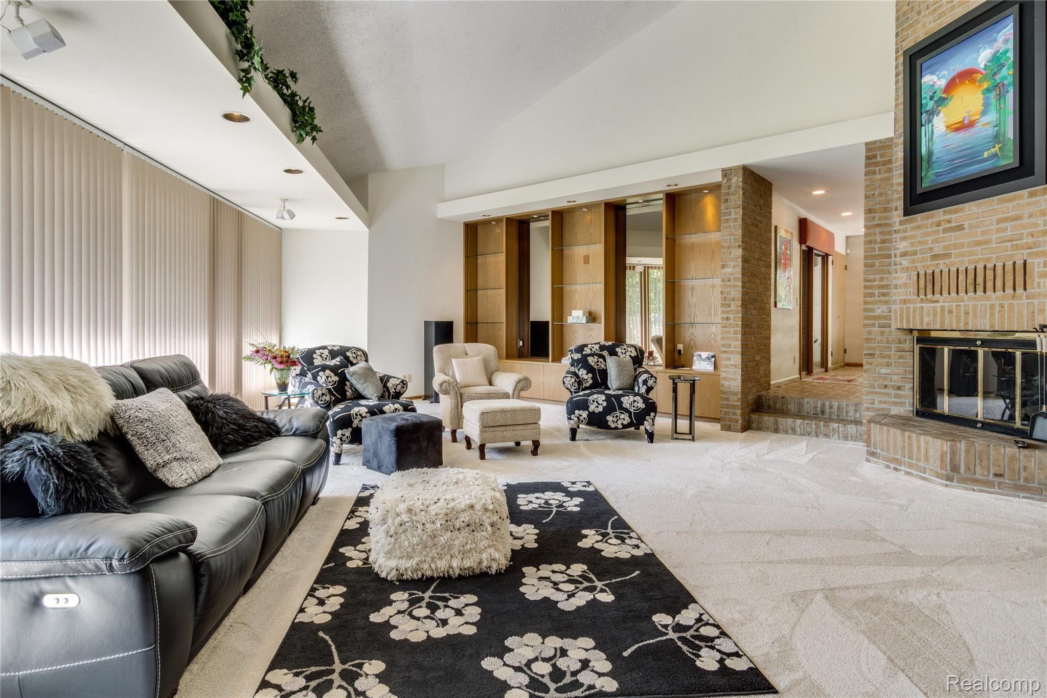 790 South Van Road Holly, MI 48442 - Photo 4 of 52 Interiors (4 of 60).jpg