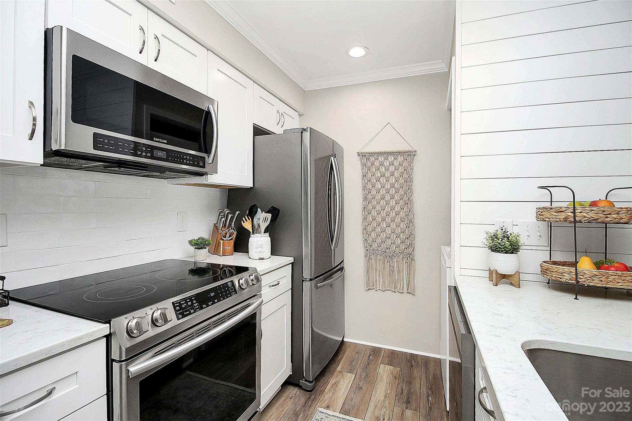 205 Northwest Drive, Unit 38 Davidson, NC 28036 - Photo 15 of 32 a kitchen with a stove and a microwave