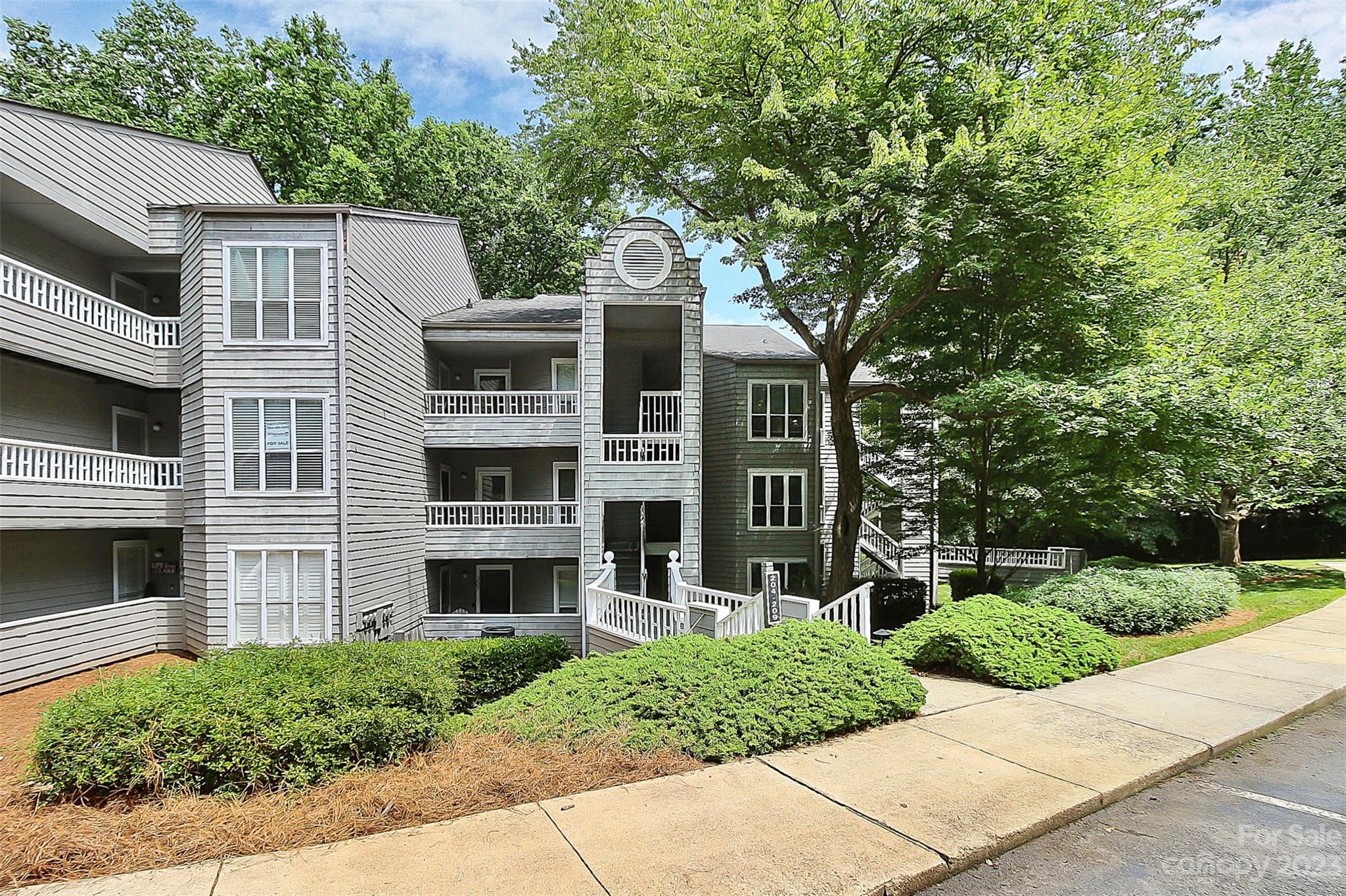 205 Northwest Drive, Unit 38 Davidson, NC 28036 - Photo 3 of 32 a front view of a house with a garden
