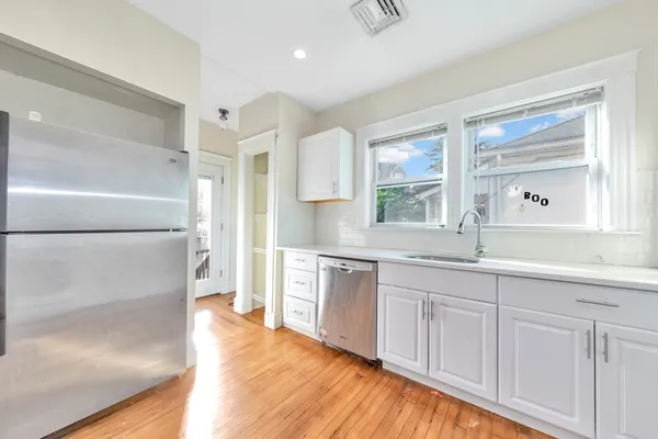 $5,200 | 299-301 Alewife Brook Parkway, Unit 2, Somerville, MA 02144