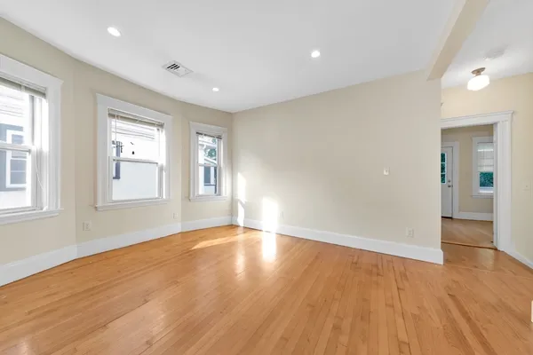 $5,200 | 299-301 Alewife Brook Parkway, Unit 2, Somerville, MA 02144