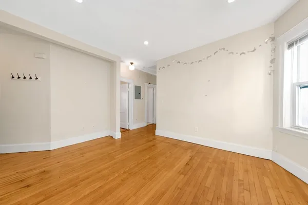 $5,200 | 299-301 Alewife Brook Parkway, Unit 2, Somerville, MA 02144