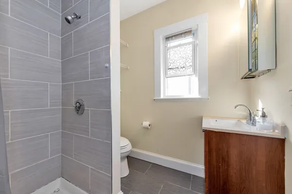 $5,200 | 299-301 Alewife Brook Parkway, Unit 2, Somerville, MA 02144