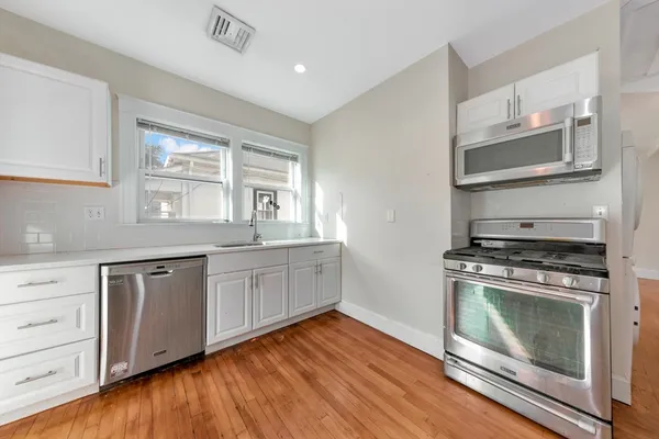 $5,200 | 299-301 Alewife Brook Parkway, Unit 2, Somerville, MA 02144