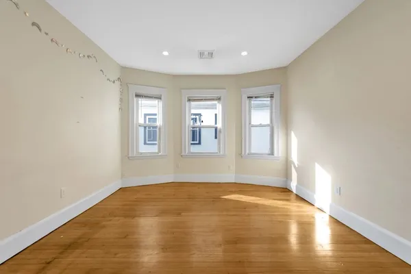 $5,200 | 299-301 Alewife Brook Parkway, Unit 2, Somerville, MA 02144