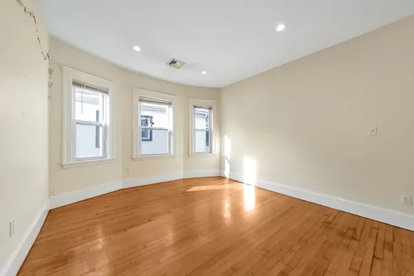 $5,200 | 299-301 Alewife Brook Parkway, Unit 2, Somerville, MA 02144