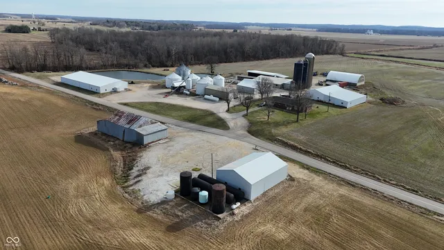 $1 | 11611 Dale Road, Dale, IN 47523