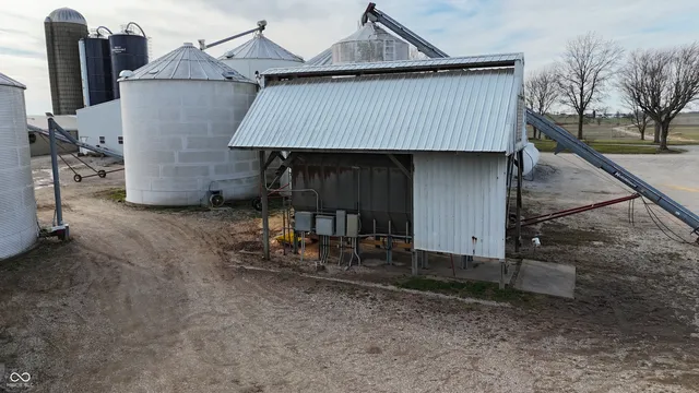 $1 | 11611 Dale Road, Dale, IN 47523