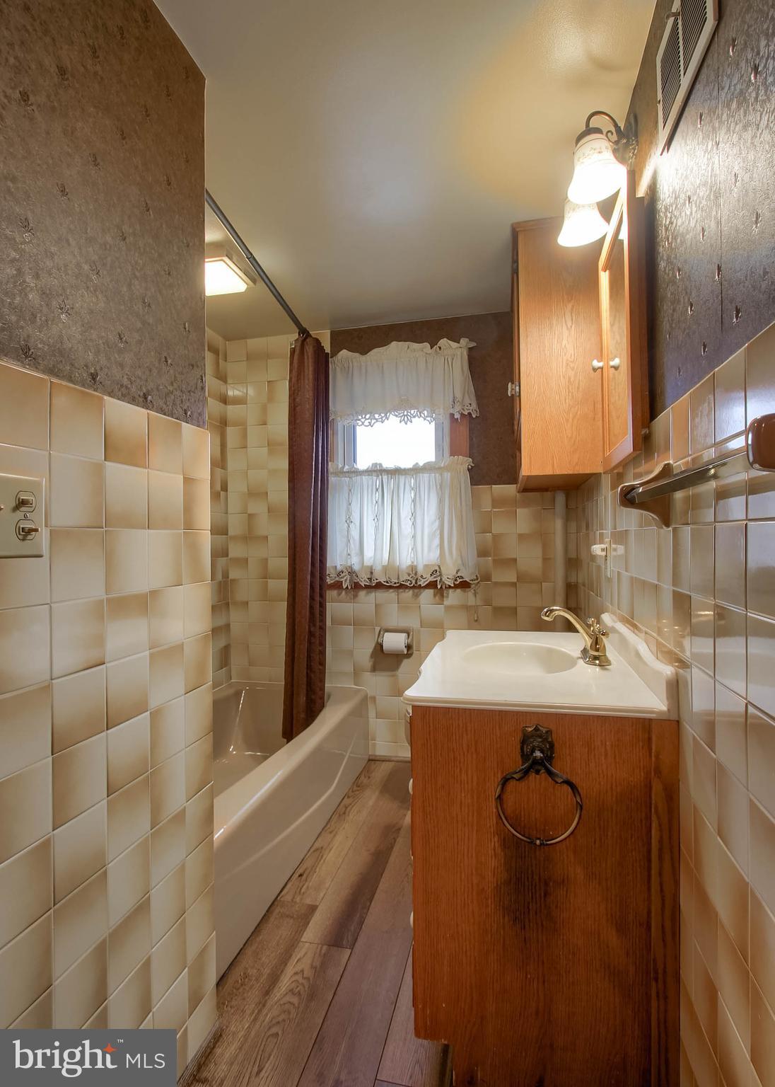 935 North Forge Road Palmyra, PA 17078 - Photo 21 of 43 Full bathroom on 2nd floor