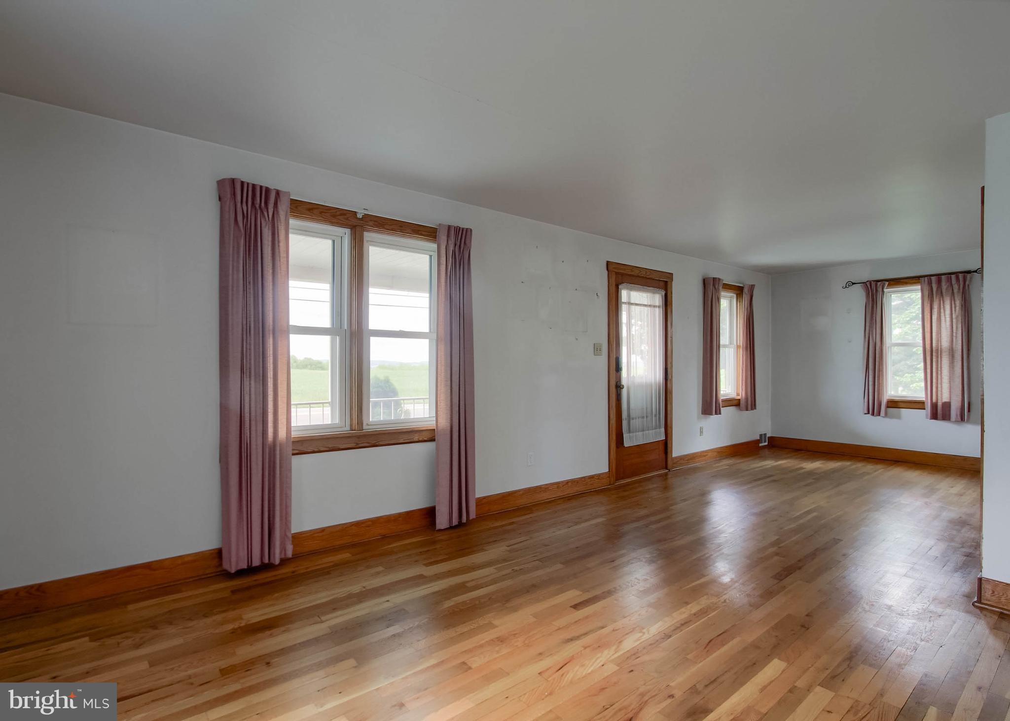 935 North Forge Road Palmyra, PA 17078 - Photo 8 of 43 Living room