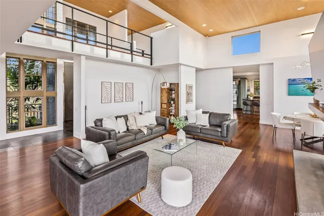 $4,480,000 | 2960 Laola Place, Honolulu, HI 96813