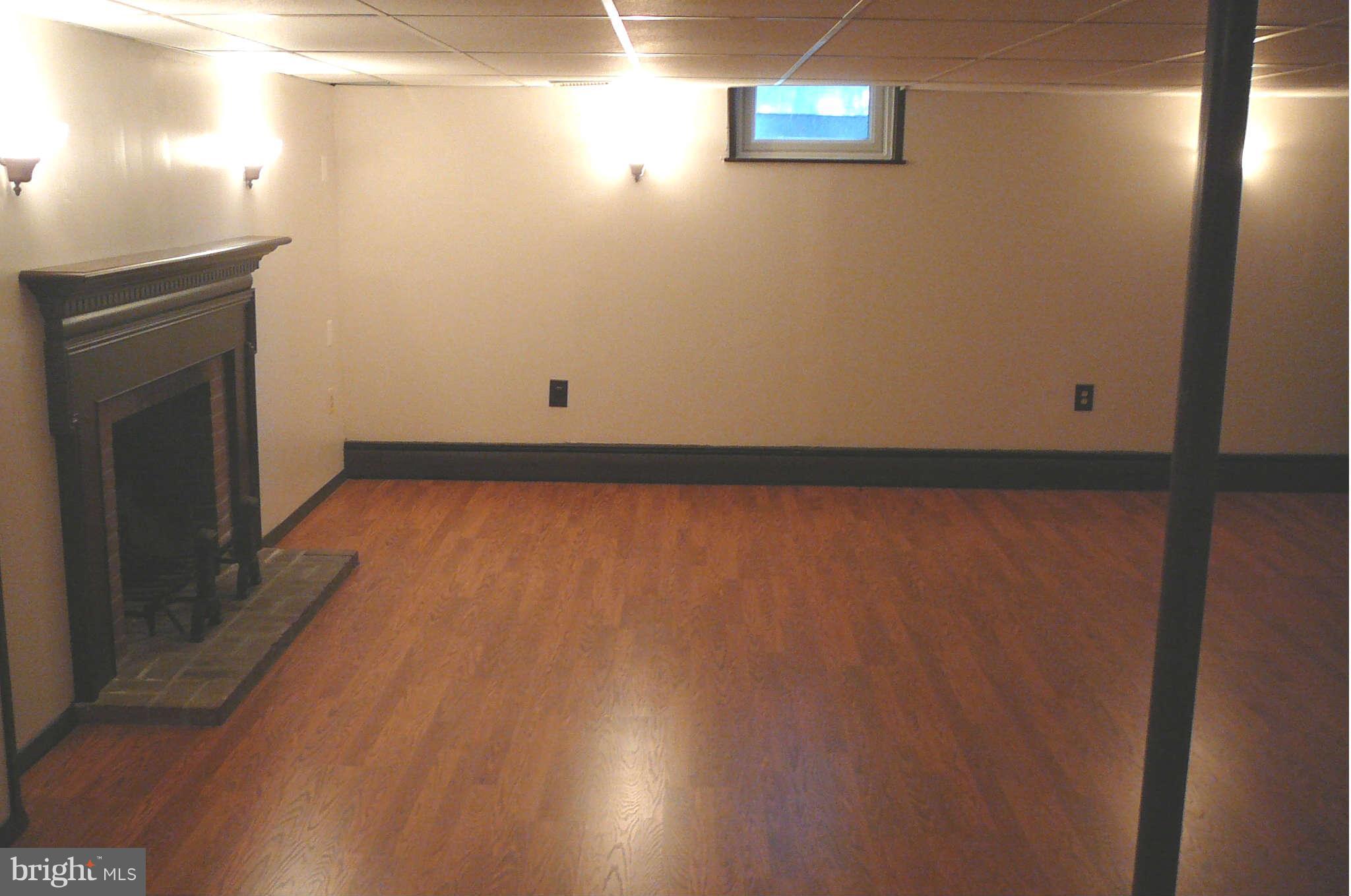 6107 Fox Hill Street Springfield, VA 22150 - Photo 10 of 26 Family Room