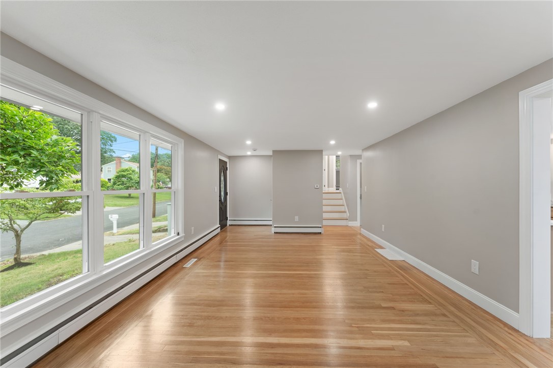 19 Cushing Road Warwick, RI 02888 - Photo 8 of 48