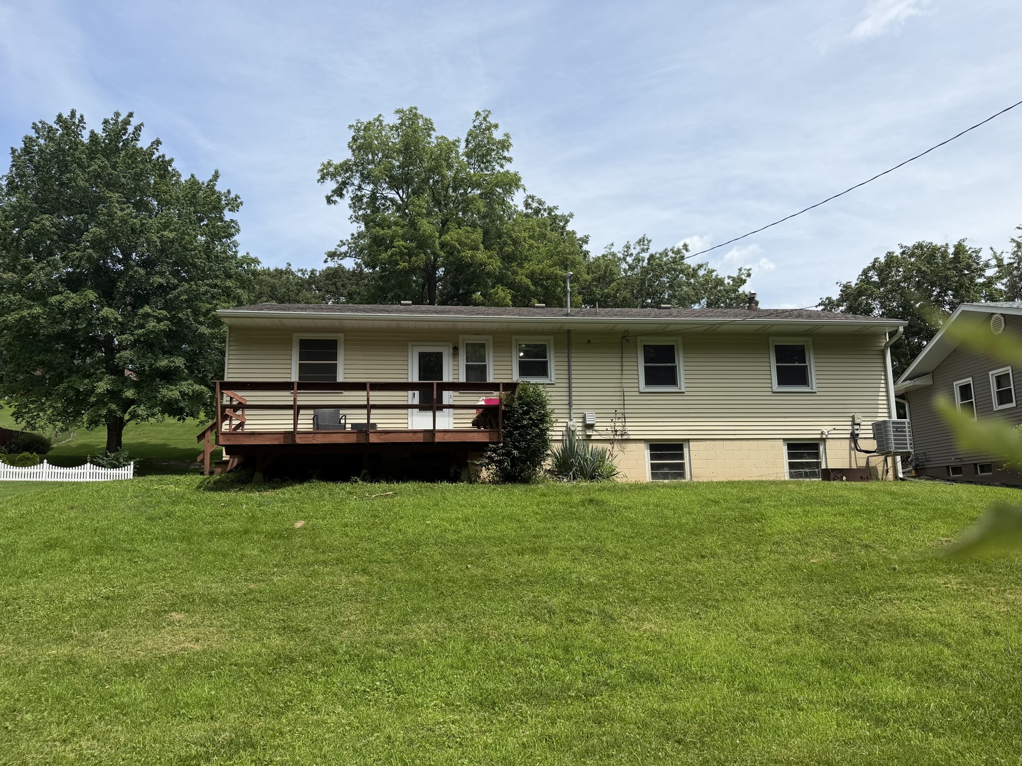 3036 Tower Road Clinton, IA 52732 - Photo 2 of 19