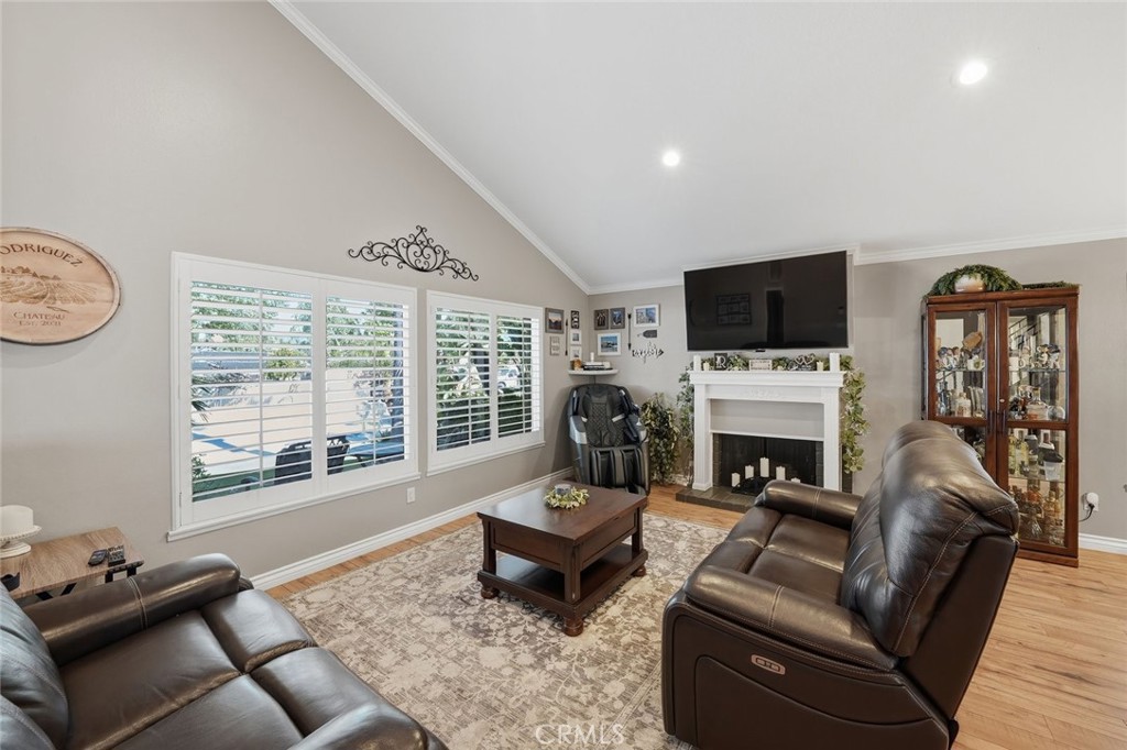 25823 Lochmoor Road Valencia, CA 91355 - Photo 7 of 51
