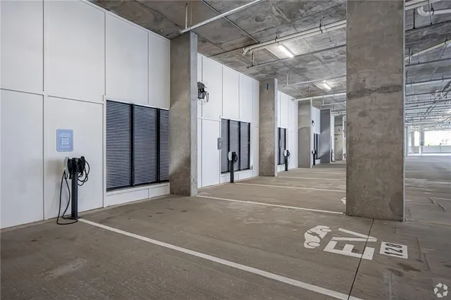 $2,600 | 3100 Lake Villa Drive, Metairie, LA 70002