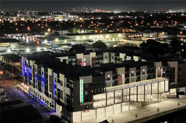 $2,600 | 3100 Lake Villa Drive, Metairie, LA 70002