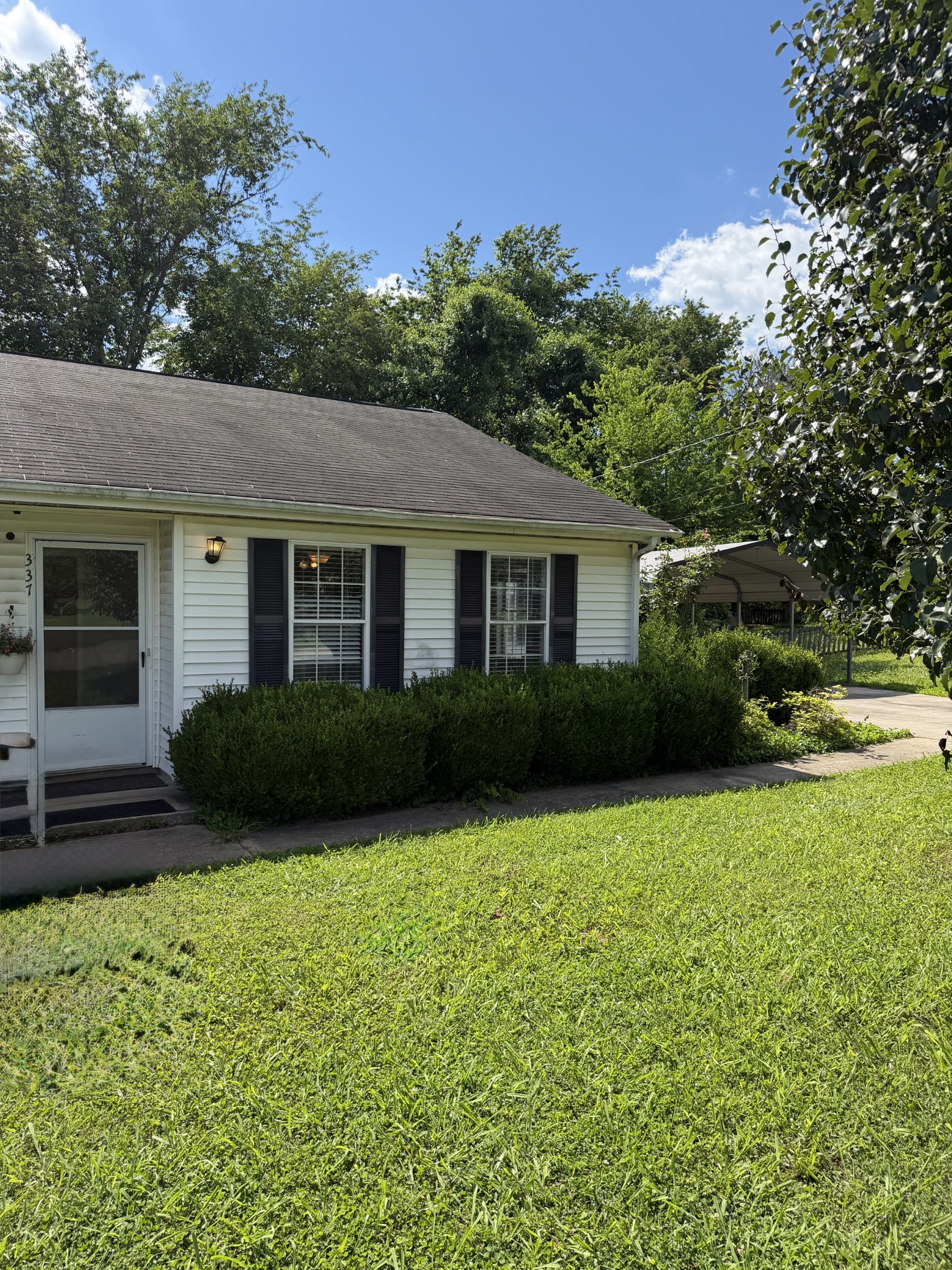 337 Sunshine Circle Decherd, TN 37324 - Photo 2 of 44