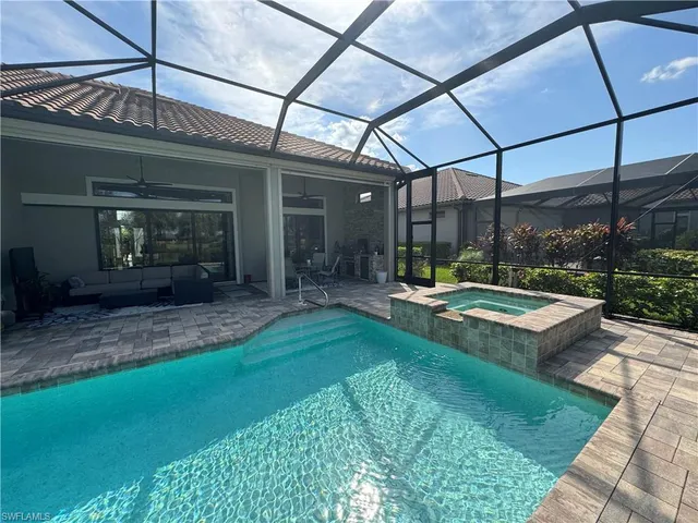 a view of a house with backyard and porch