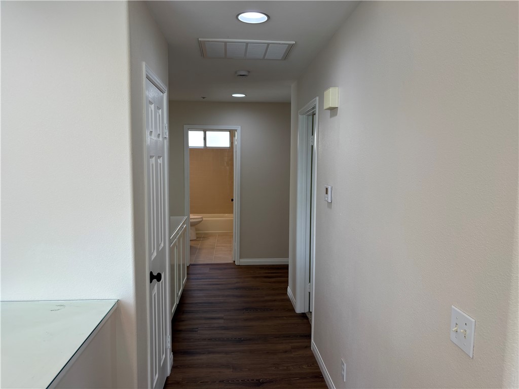 28999 Clear Spring Lane Highland, CA 92346 - Photo 11 of 32 Hallway