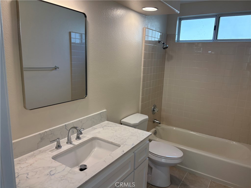 28999 Clear Spring Lane Highland, CA 92346 - Photo 17 of 32 Hall Bath