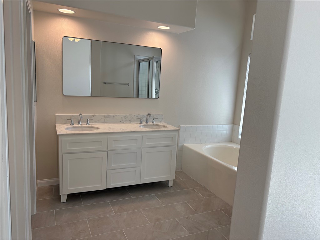28999 Clear Spring Lane Highland, CA 92346 - Photo 23 of 32 Primary Bathroom