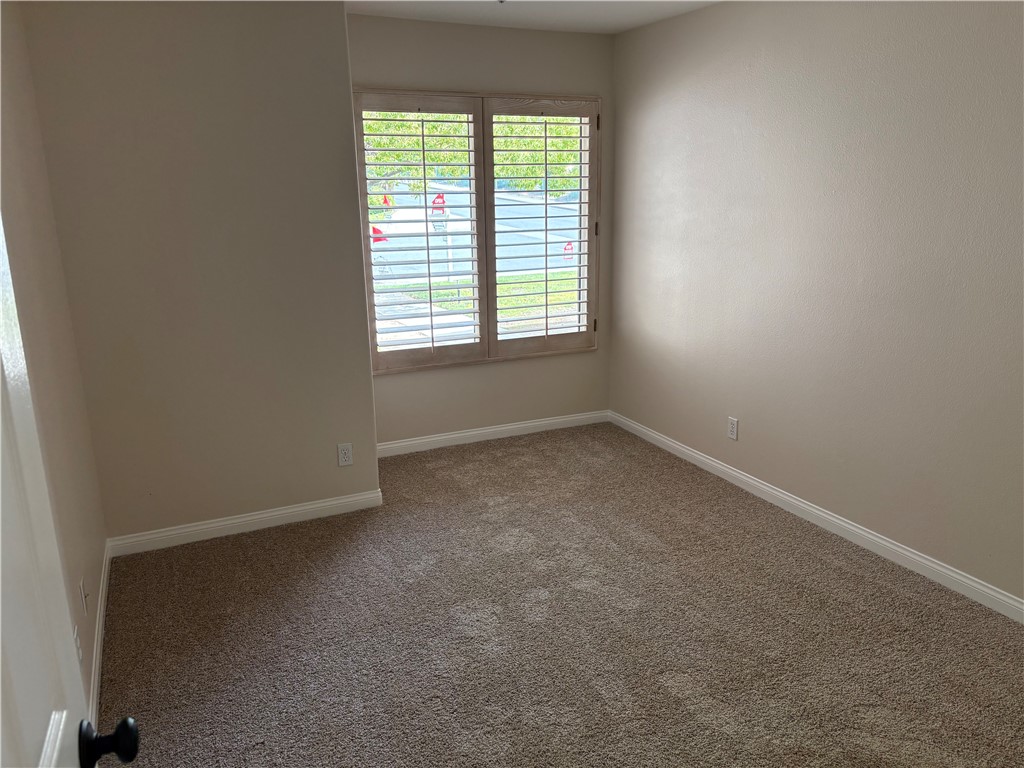 28999 Clear Spring Lane Highland, CA 92346 - Photo 4 of 32 Living Room