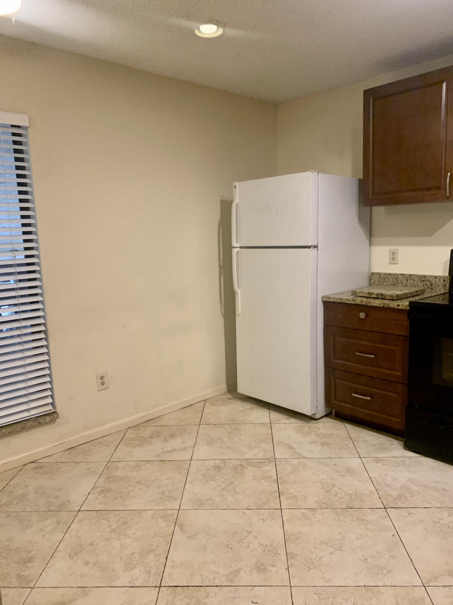 9298 Sable Ridge Circle, Unit D Boca Raton, FL 33428 - Photo 7 of 30 IMG-4233