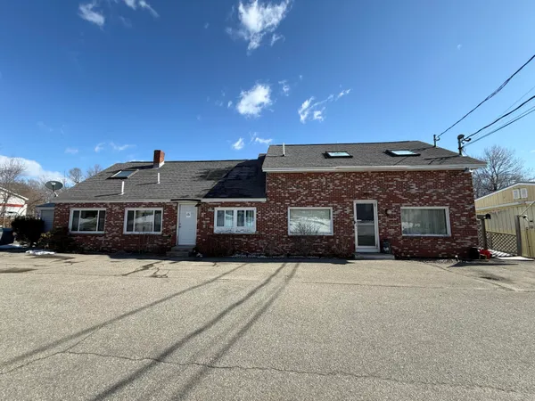 $400,000 | 585 Maine Avenue, Farmingdale, ME 04344