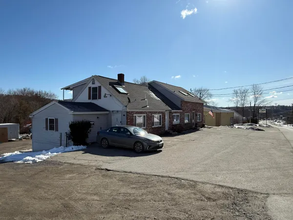 $400,000 | 585 Maine Avenue, Farmingdale, ME 04344