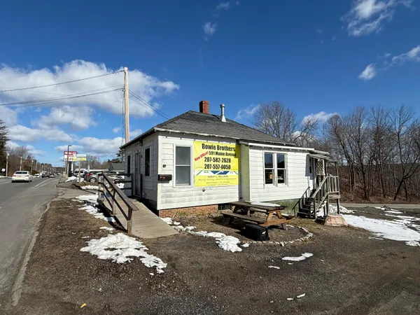 $400,000 | 585 Maine Avenue, Farmingdale, ME 04344