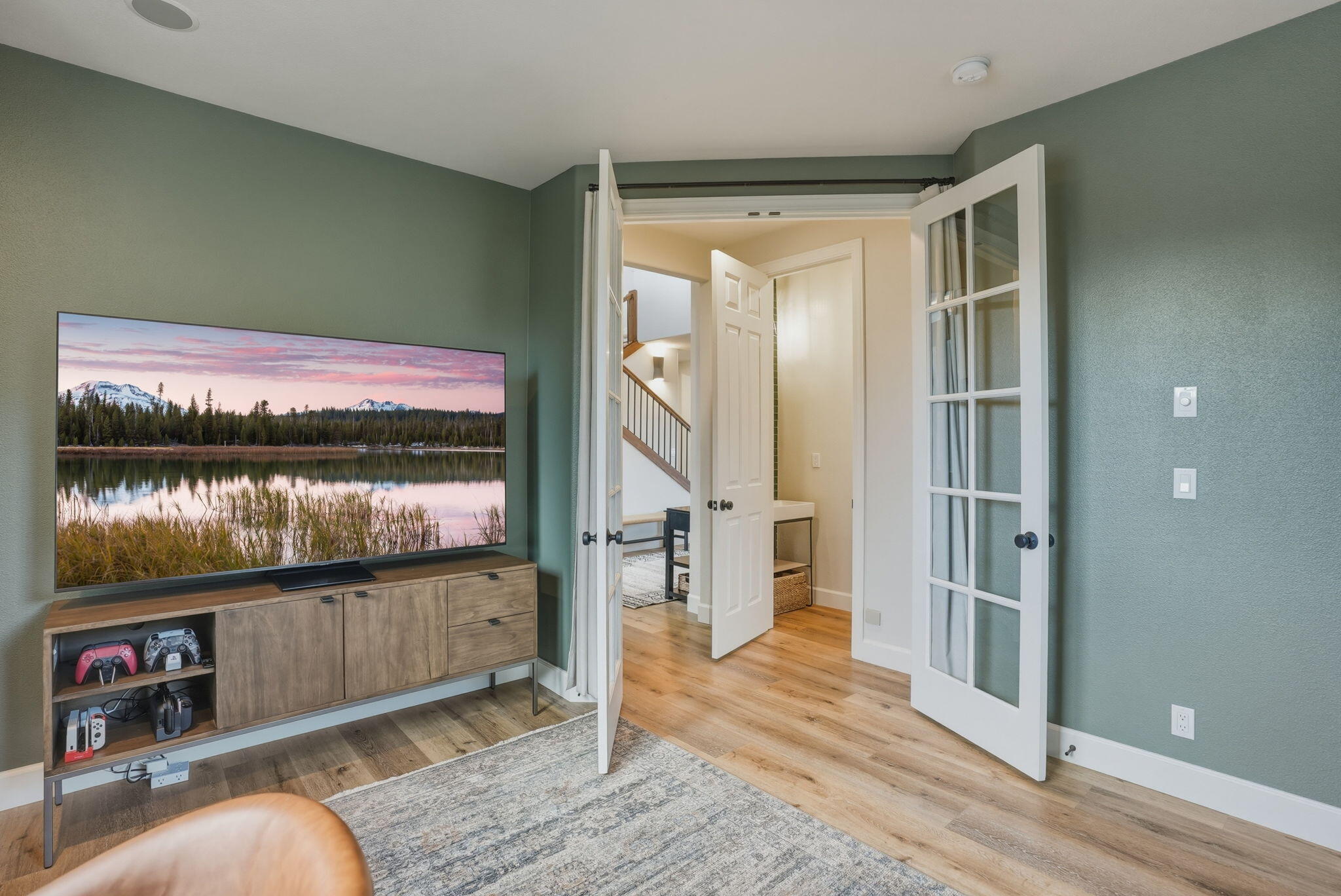 61807 Fall Creek Loop Bend, OR 97702 - Photo 21 of 39 49-web-or-mls-Riley_Visuals_049