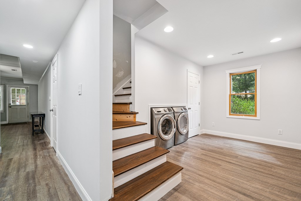 5055 Wright Bridge Road Cumming, GA 30028 - Photo 21 of 39 a view of a livingroom with washer and dryer