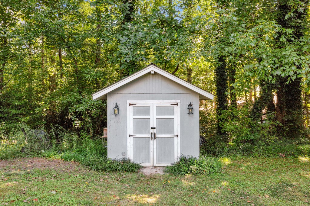 5055 Wright Bridge Road Cumming, GA 30028 - Photo 31 of 39 a view of a house with backyard and garden