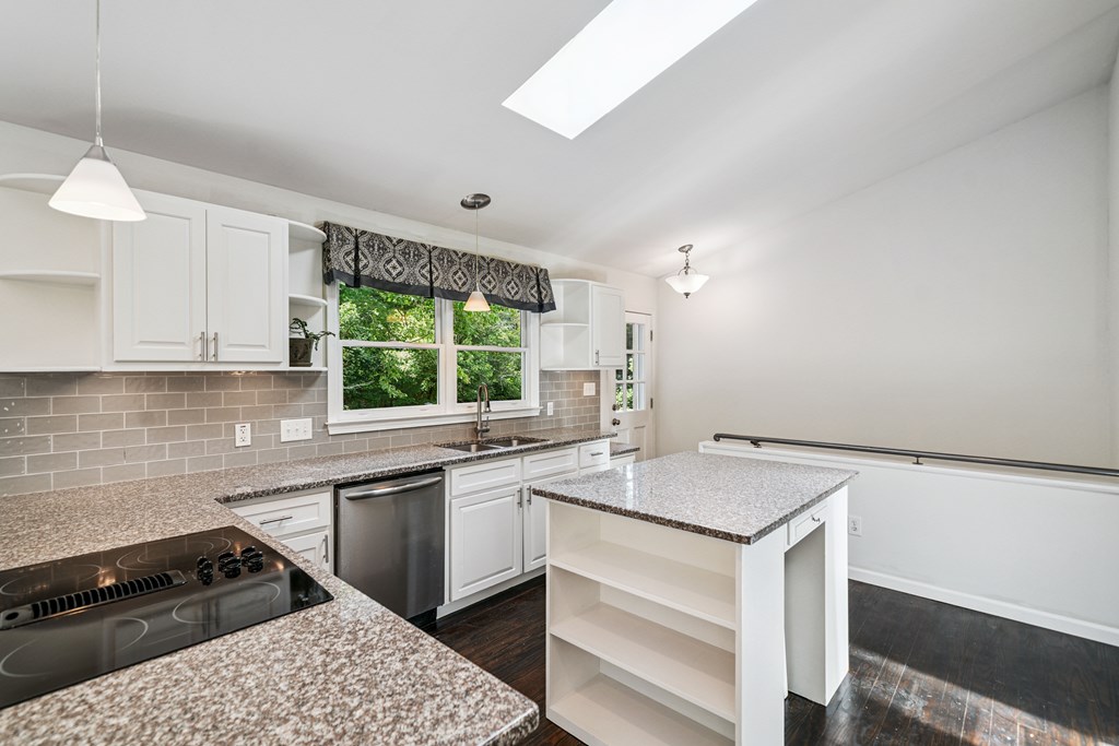5055 Wright Bridge Road Cumming, GA 30028 - Photo 10 of 39 a kitchen that has a sink and a stove in it