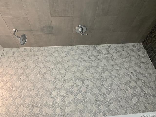 42 Towd Point Road Southampton, NY 11968 - Photo 15 of 26 a bathroom with a shower