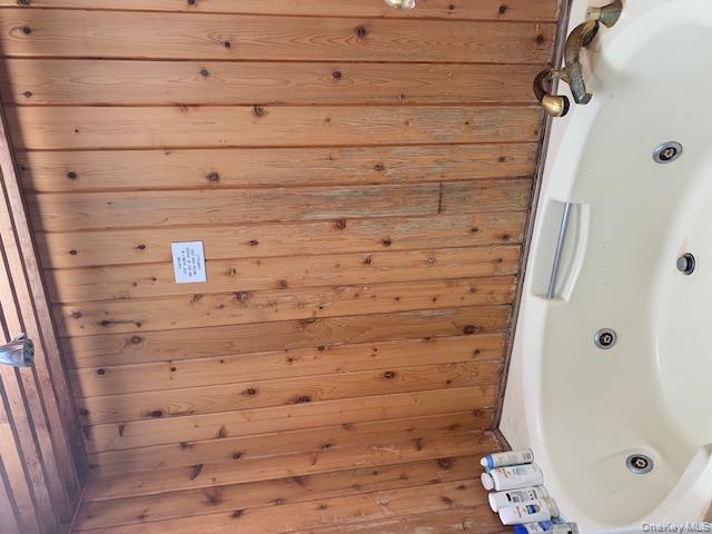 42 Towd Point Road Southampton, NY 11968 - Photo 9 of 26 a bathroom with a tub and a shower curtain