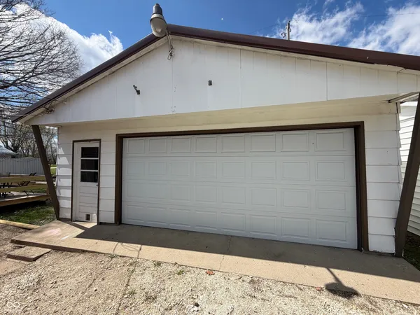 $154,000 | 504 Indiana Avenue, Veedersburg, IN 47987