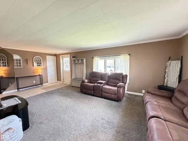 $154,000 | 504 Indiana Avenue, Veedersburg, IN 47987