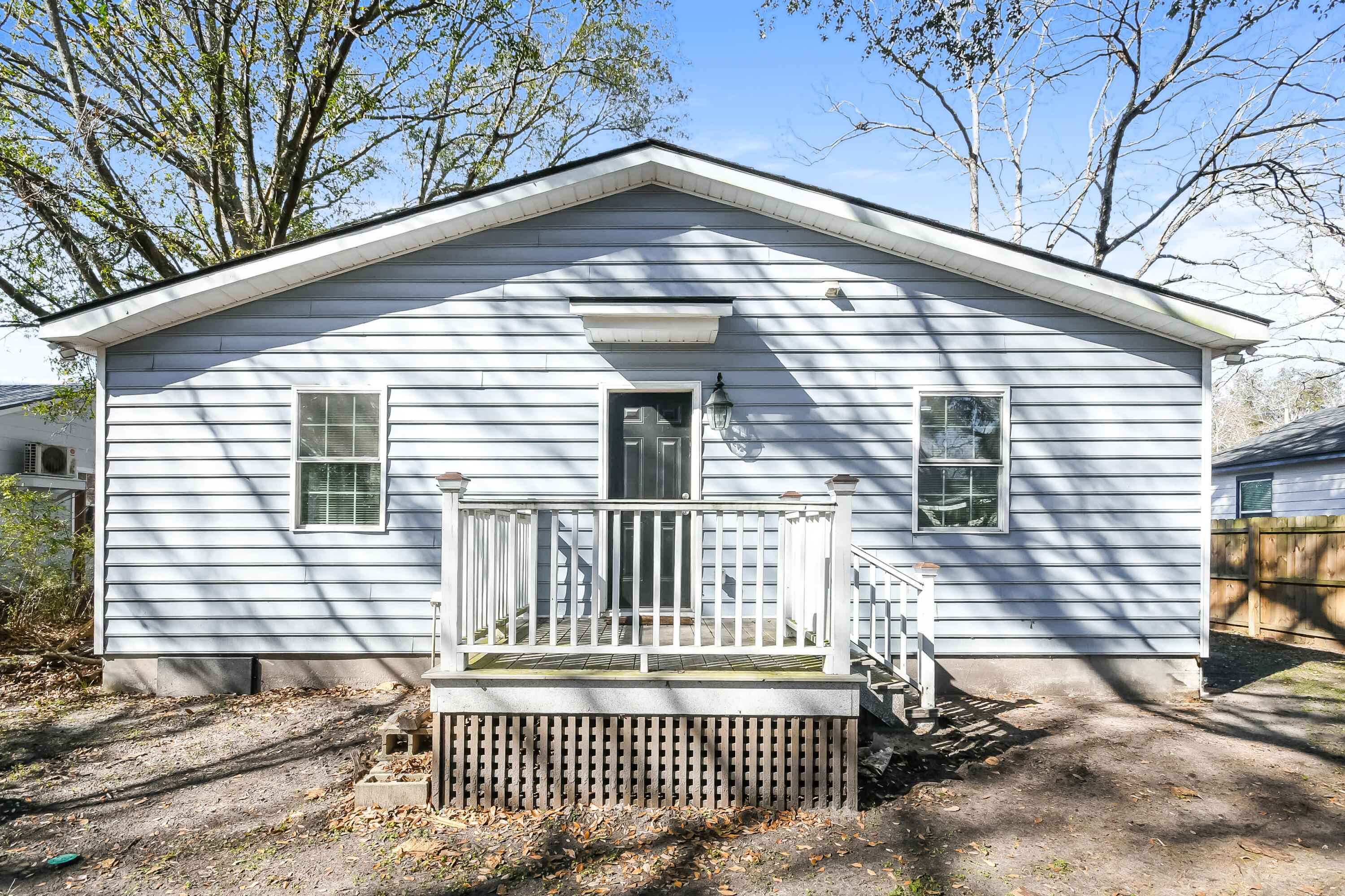 2741 Ranger Drive North Charleston, SC 29405 - Photo 2 of 16 16-photo-Rear-View-b8b5e6d9-c1e6-48da-a7