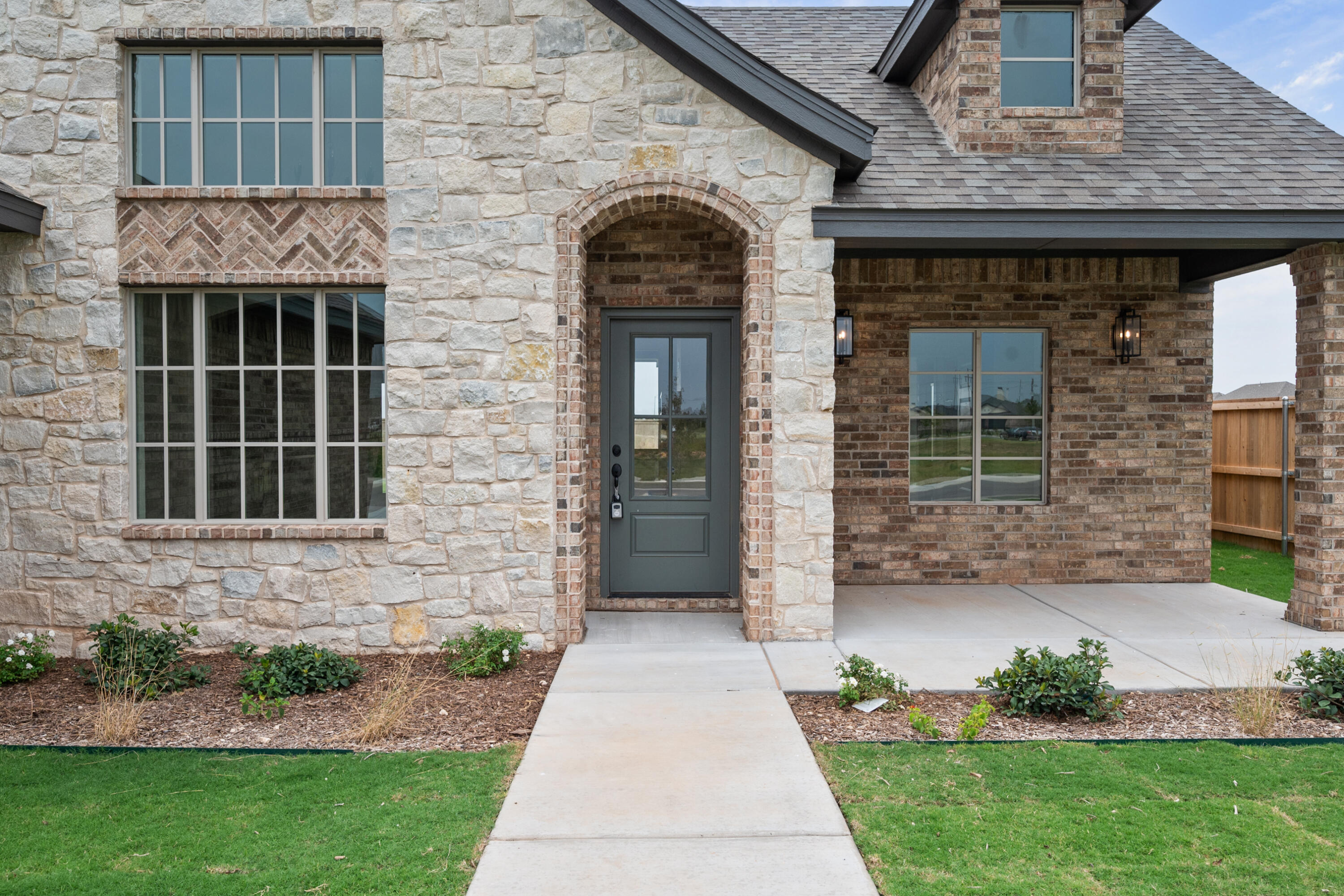 1005 North 5th Street Wolfforth, TX 79382 - Photo 4 of 36 a front view of a house with garden