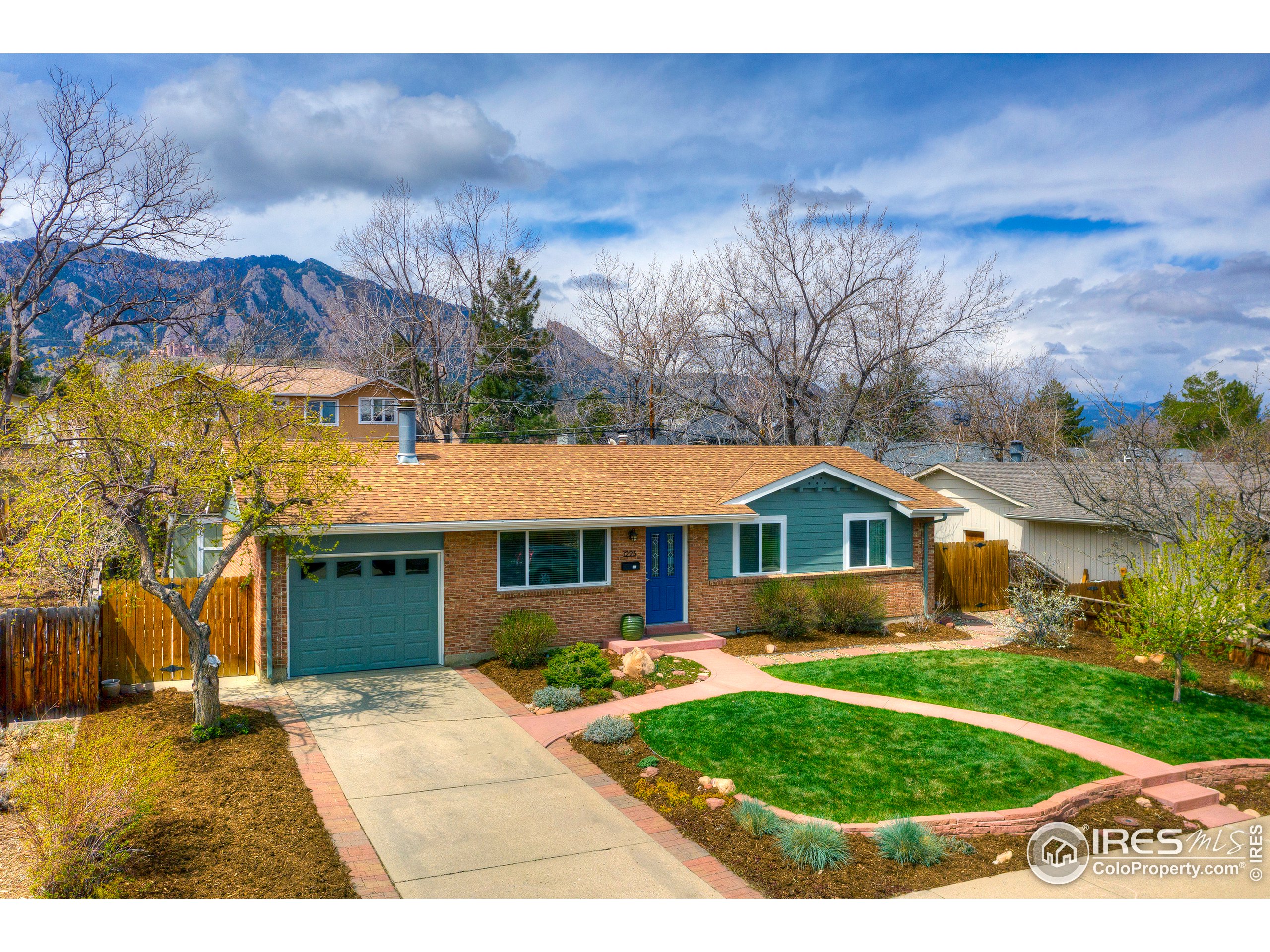 front view of house with a yard