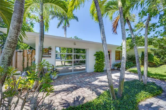 $749,900 | 1304 Milano Drive, Naples, FL 34103