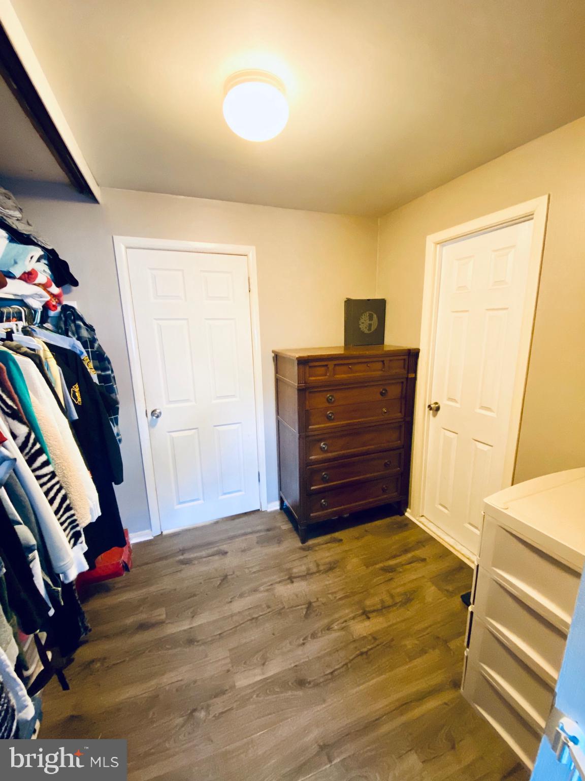 4216 Lawnside Road Philadelphia, PA 19154 - Photo 31 of 48 Close & Dressing Room