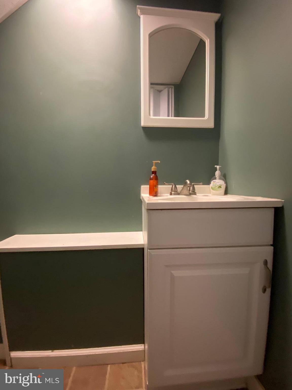 4216 Lawnside Road Philadelphia, PA 19154 - Photo 40 of 48 Powder Room