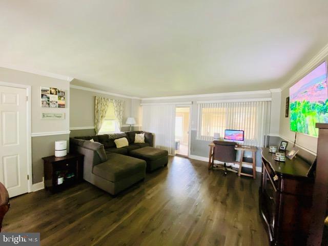 4216 Lawnside Road Philadelphia, PA 19154 - Photo 10 of 48 Living Room